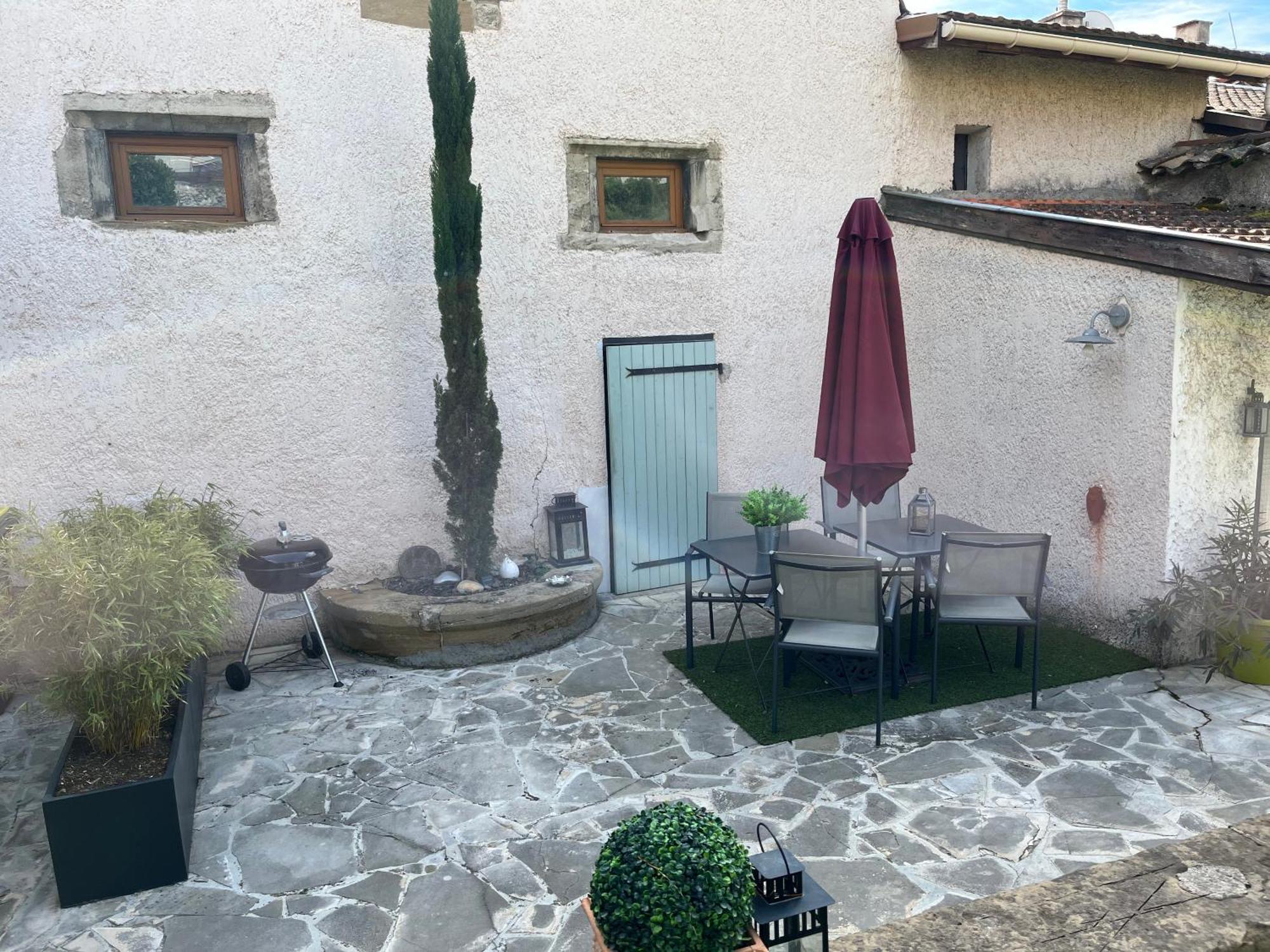 Le Charles IX Apartment Roussillon  Екстериор снимка